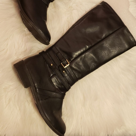 Women's Boots - Picture 1 of 4